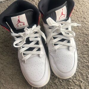 Air Jordan 1 Mid 'White Chicago'